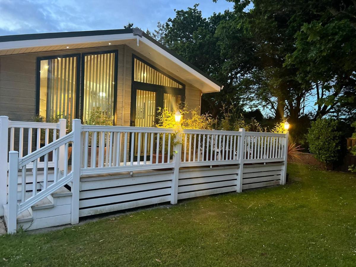Jungle Lodge Lymington Kültér fotó